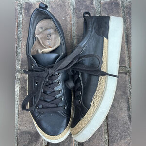 VGUC Vionic Women's Winny Sneakers in Black | Size 9